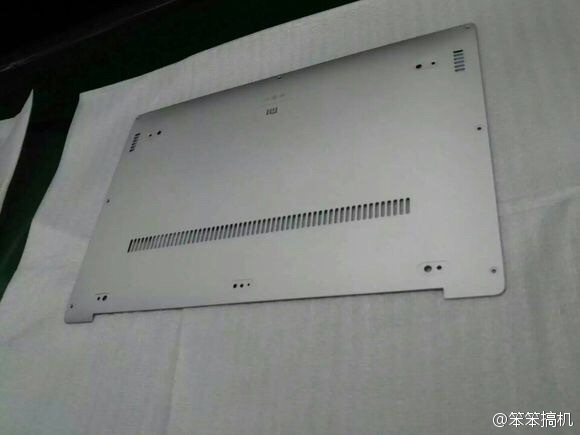 小米筆記本？看樣子面板是鋁模具